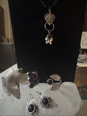 Silver-Tone Blue Sandstone Leaf Jewelry Set